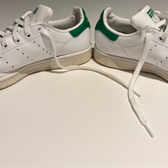 Classic Stan Smith Adidas White and Green Shoes Size 4.5 Youth or 6.5 Women’s - Picture 3 of 6